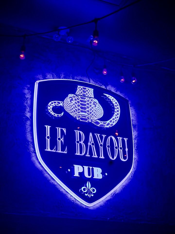 Custom infinity mirror sign combined with push-through design for a pub in Gatineau, by Neon Empire Signs.
