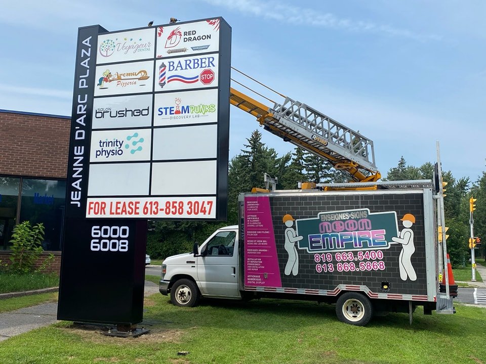 Trusted Illuminated signs manufacturer serving businesses across Quebec and Ontario.